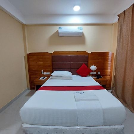 Dolphin Hotel Tanga Luaran gambar