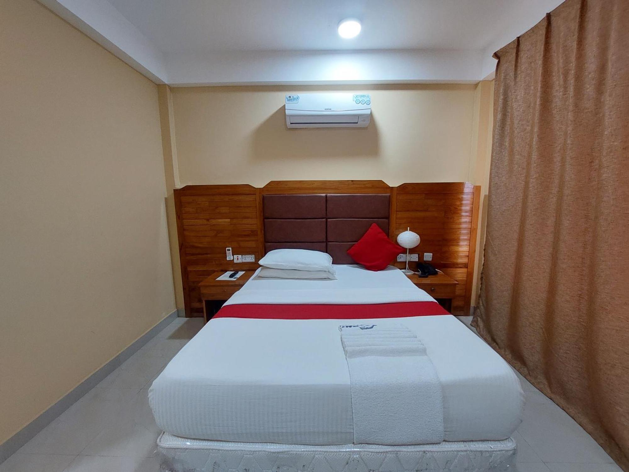 Dolphin Hotel Tanga Luaran gambar