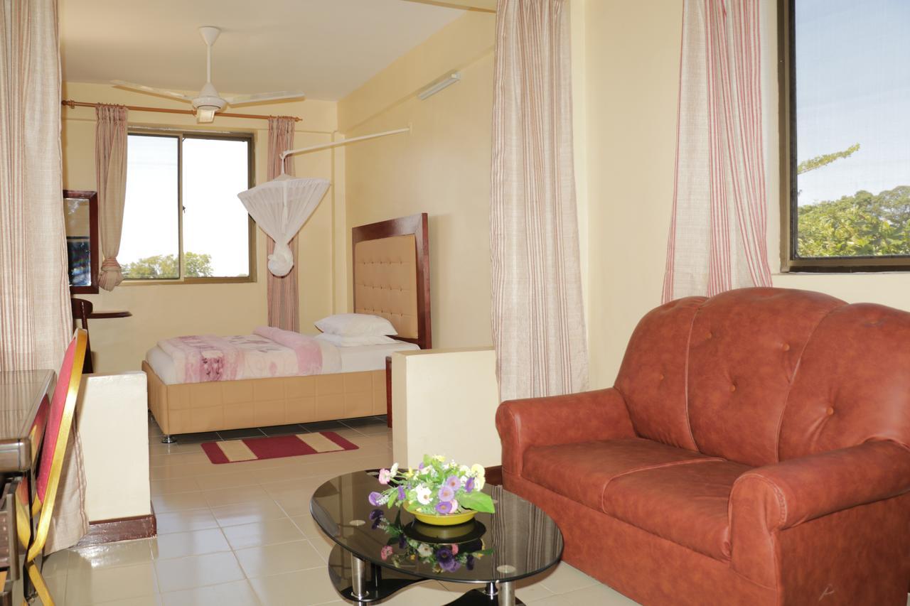 Dolphin Hotel Tanga Luaran gambar