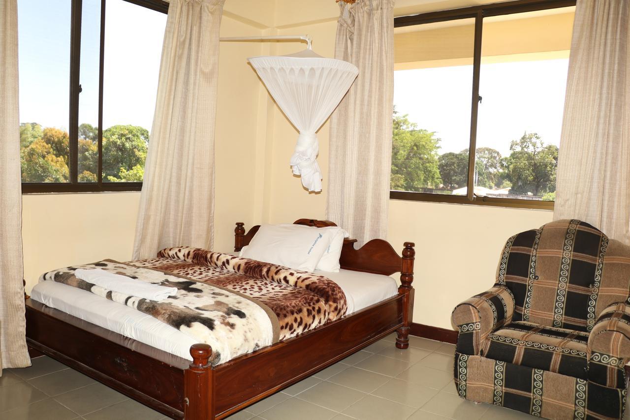 Dolphin Hotel Tanga Luaran gambar