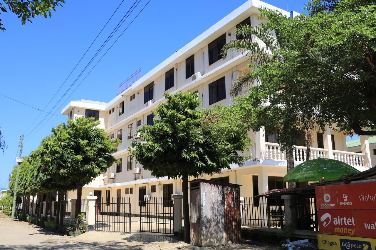 Dolphin Hotel Tanga Luaran gambar