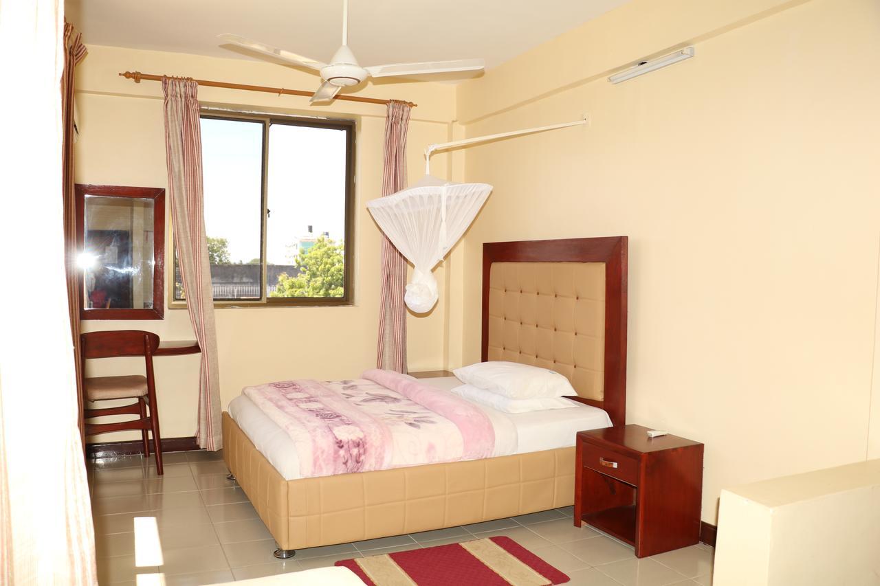 Dolphin Hotel Tanga Luaran gambar