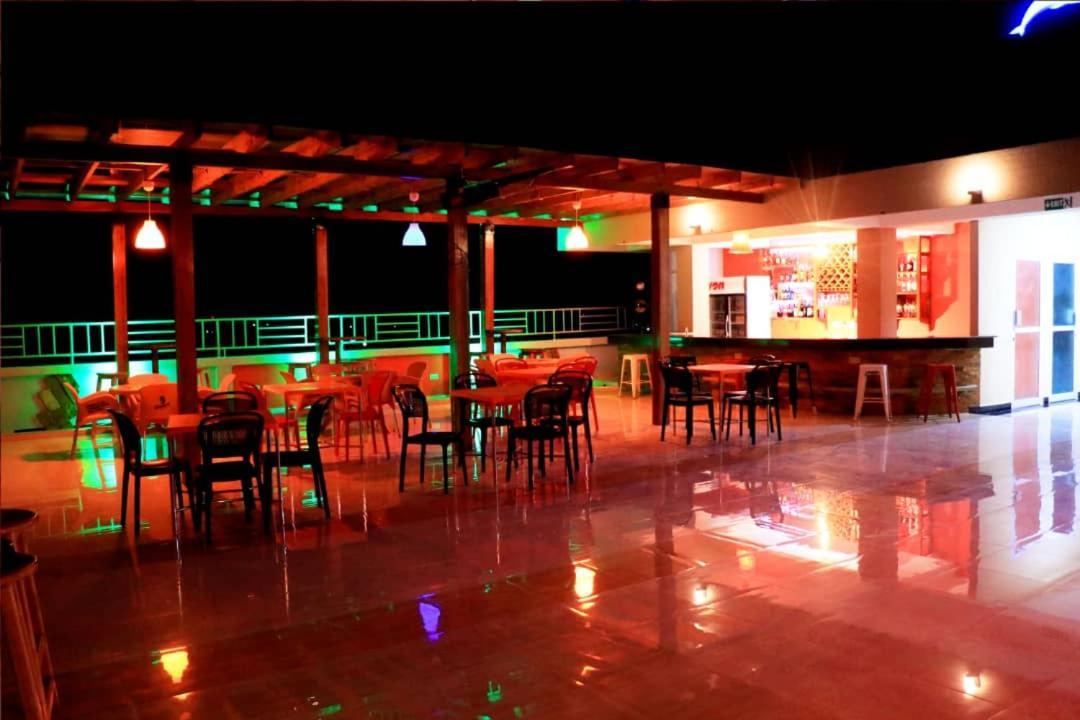 Dolphin Hotel Tanga Luaran gambar