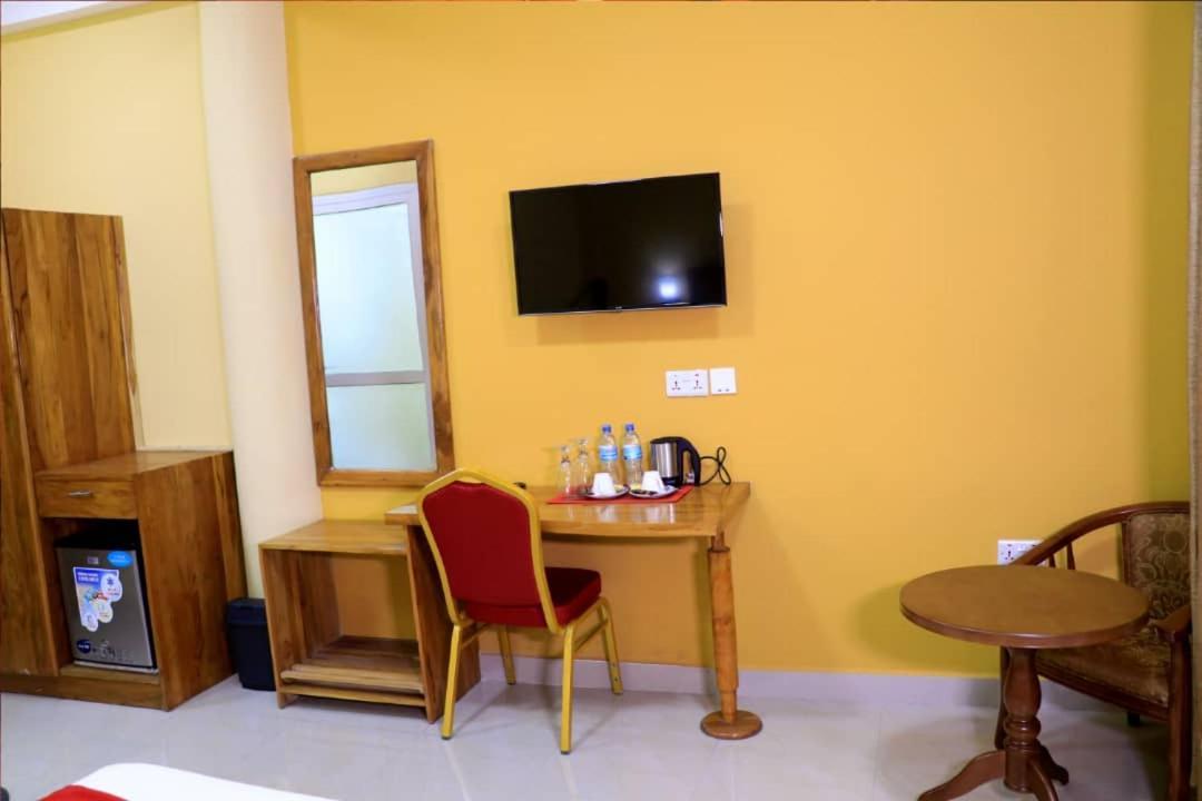 Dolphin Hotel Tanga Luaran gambar
