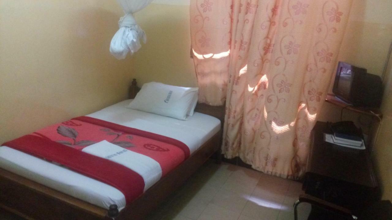 Dolphin Hotel Tanga Luaran gambar